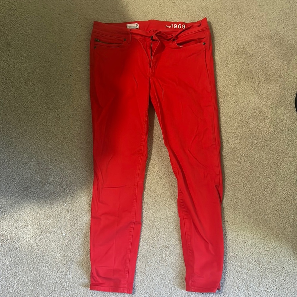 GAP red legging jeans size 30. NWOT. Zipper detail on pant legs